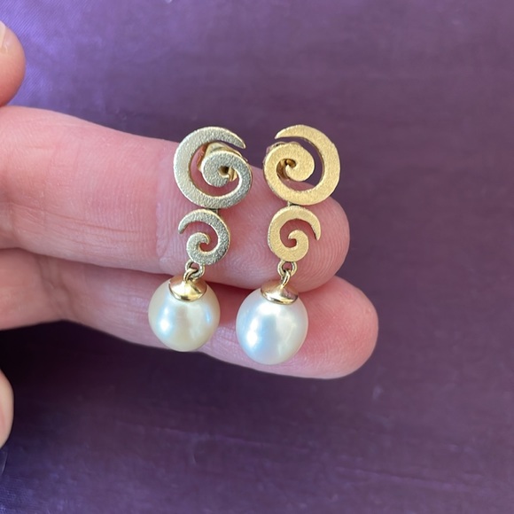14K Yellow Gold Earrings with Fresh Water Pearls - Picture 6 of 6